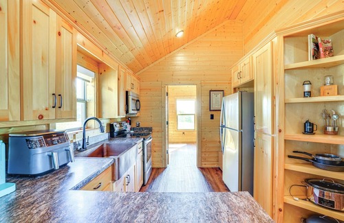 Bluff Dale Cabin | 17 Mi to Tarleton State: Mtn-View Hideaway!