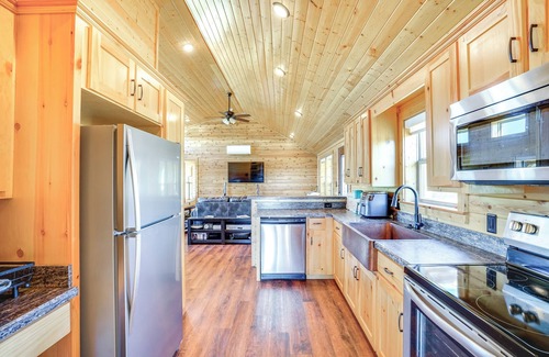 Bluff Dale Cabin | 17 Mi to Tarleton State: Mtn-View Hideaway!