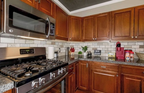 Columbus Park House | 17) Perfect for Companies!