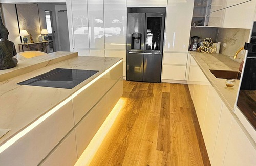 Obersendling Villa | 170m² Luxurious City Home + Pool + Garden + Koi Pond + Kids Playground + Kitchen