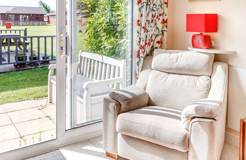 Padstow Cabin | 172 ATLANTIC BAYS, family friendly, with a garden in St Merryn