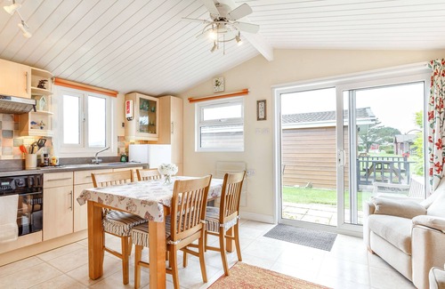 Padstow Cabin | 172 ATLANTIC BAYS, family friendly, with a garden in St Merryn