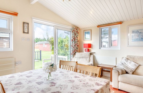 Padstow Cabin | 172 ATLANTIC BAYS, family friendly, with a garden in St Merryn