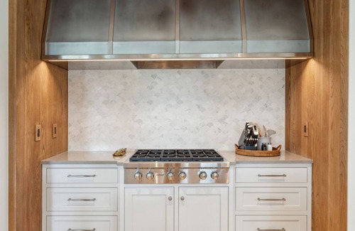 Vanderhorst Plantation House | 177 Glen Abbey: Brand New Kiawah Escape with 5BR, Pool, Elevator & EV Charger (Sleeps 11)