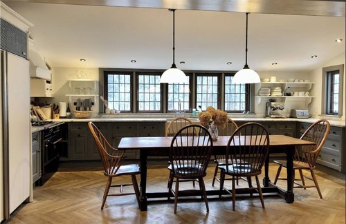 Stockbridge House | 1780 Colonial Hilltop Manor - Amazing location