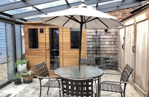 Stockbridge House | 1780 Colonial Hilltop Manor - Amazing location