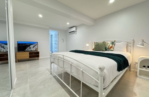 Sunnybank House | 17C Hazel Studio @Sunnybank