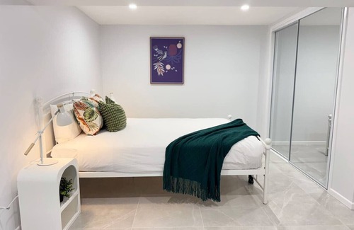 Sunnybank House | 17C Hazel Studio @Sunnybank