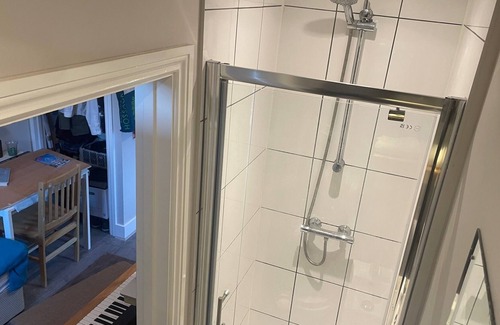 Harringay Ladder Apartment | 17m2 studio, calm, garden view, well located