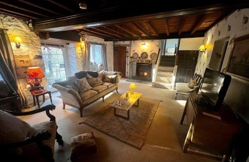 Cowbridge House | 17th century cottage on farm in Vale of Glamorgan