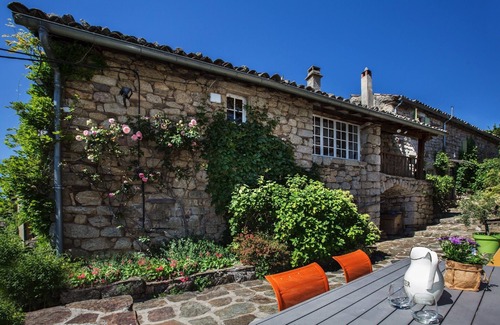 Beaumont House | 17th-century country house, 350 m2 in the heart of nature, indoor pool 30°C, sauna
