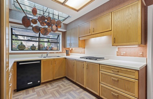 Beach Lagoon House | 18 East Beach Lagoon @ Sea Pines | Steps to Beach | Lush Backyard