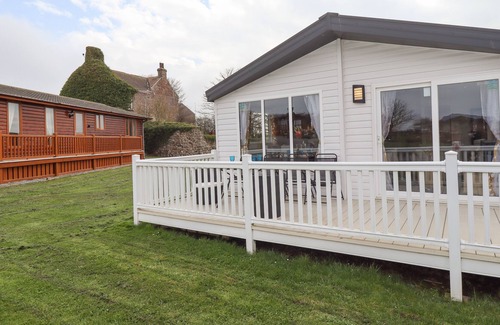Winestead Cabin | 18 HIGHLAND GRANGE, pet friendly in Withernsea