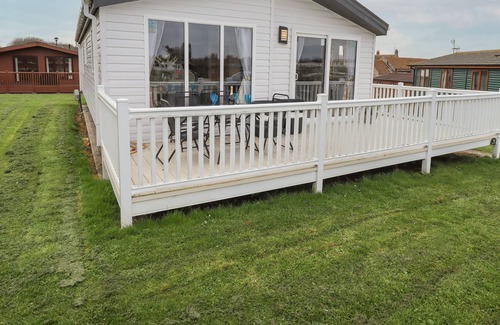 Winestead Cabin | 18 HIGHLAND GRANGE, pet friendly in Withernsea