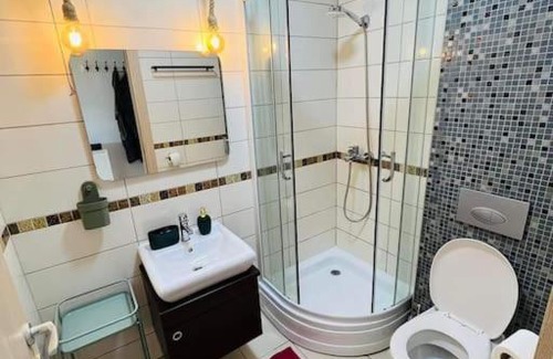 Stefanestii de Jos Apartment | 18 Tiny Room