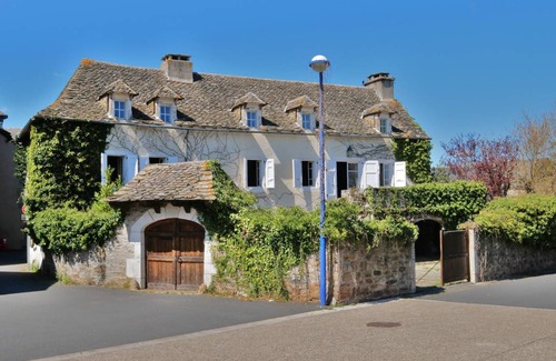 Luc-la-Primaube House | 180 m² House ∙ 5 bedrooms ∙ 12 guests