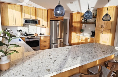 Agate House | 180' private beach and spacious entertainment oasis on Hammersley Inlet for 8!