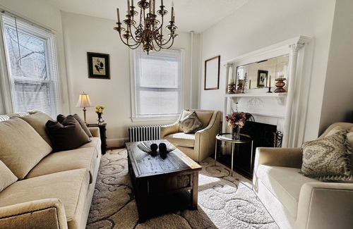 Wayland Apartment | 1800sf Elegant 3bedrooms Apt walk to Brown RISD Whole Foods ！Pet Friendly！