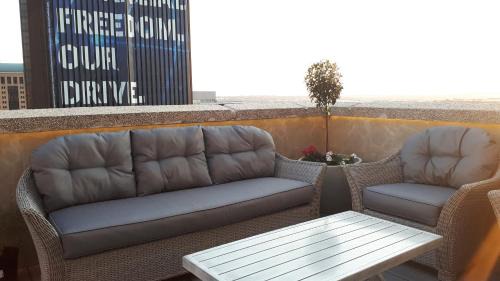 Downtown Johannesburg Apartment | 1804 Franklin 3-Bed Penthouse with Rooftop Jacuzzi