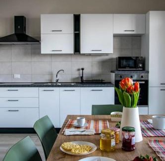 Pella Apartment | 180° on the lake