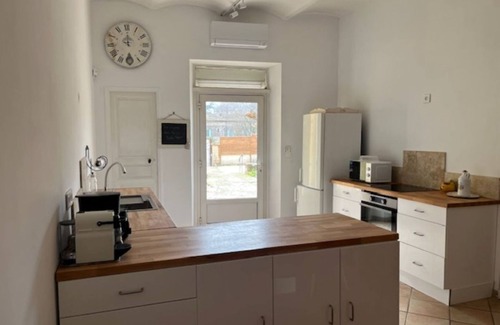 Montfrin House | 180m2 house with swimming pool in the village. Small & medium dogs accepted