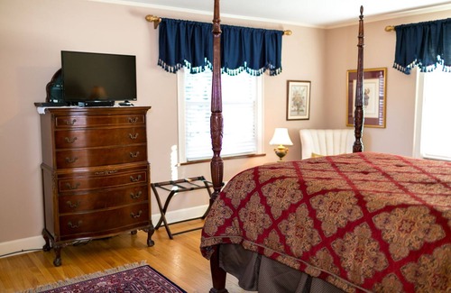 Beloit Bed & Breakfast | 1810 Emerson House Bed & Breakfast - Adults Only