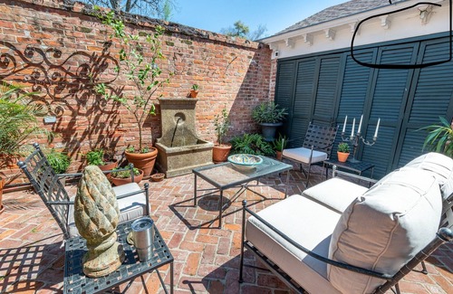 Natchez House | 1835 Downtown Luxury Antebellum