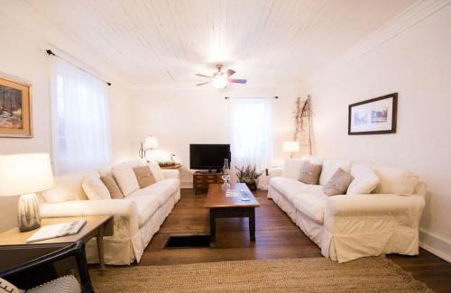 Nashville House | 1840 Stagecoach