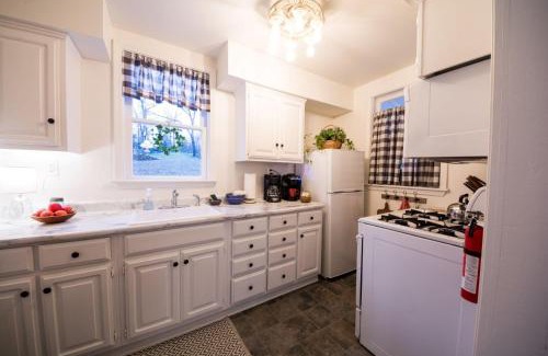 Nashville House | 1840 Stagecoach