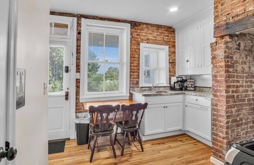 Gettysburg House | 1850s Gettysburg Home - 2 Blocks from Square - Sleeps 10 - Under NEW mgmt!
