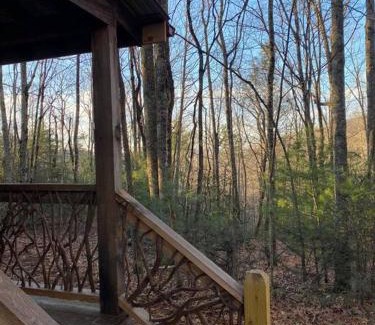 Hendersonville House | 1850s Settlers Cabin at Wethero Ridge
