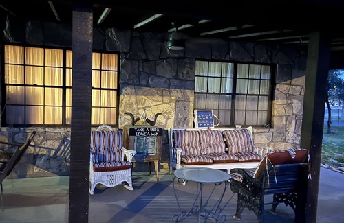 Brackettville House | 1852 Fort Spring Pool, History