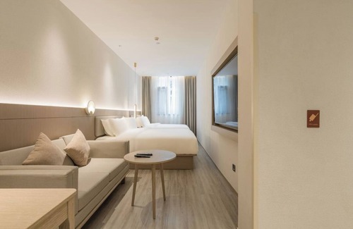 Downtown Beijing Hotel | 18HOW Qianmen Grape Courtyard Hotel