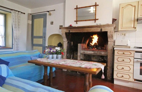 Pervencheres Cottage | 18th Century Cottage in Perche with WIFI and Pets Allowed