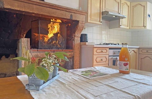 Pervencheres Cottage | 18th Century Cottage in Perche with WIFI and Pets Allowed