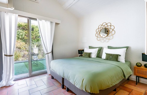 Sarrians Other | 18th century Provencal country house