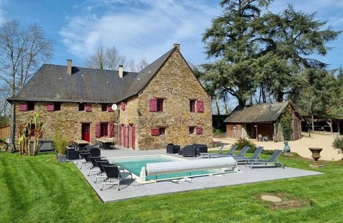 La Previere House | 18th century residence with swimming pool for 20 people in the heart of greenery.