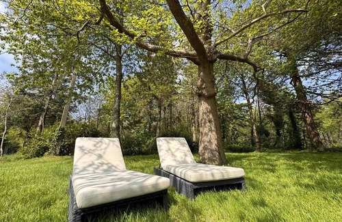 Saint-Germain-de-Tournebut Cottage | 18th-century renovated pavilion in a private park with internet and parking