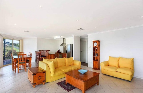 Encounter Bay House | 19 Cygnet Court - Quiet Location with Sea Views