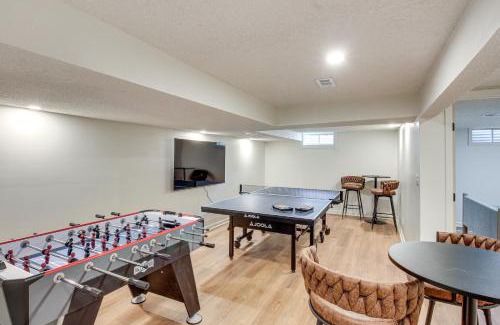 Blue Springs House | 19 Mi to Kansas City Group Retreat with Game Room!