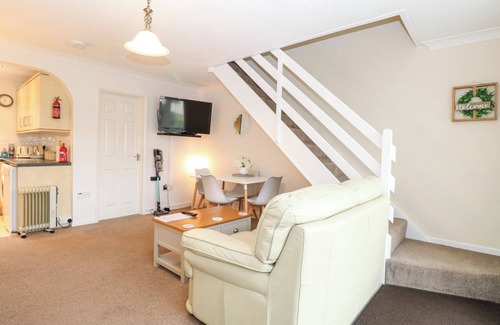 Hopton Cottage | 19 WATERSIDE PARK, pet friendly, country holiday cottage in Corton
