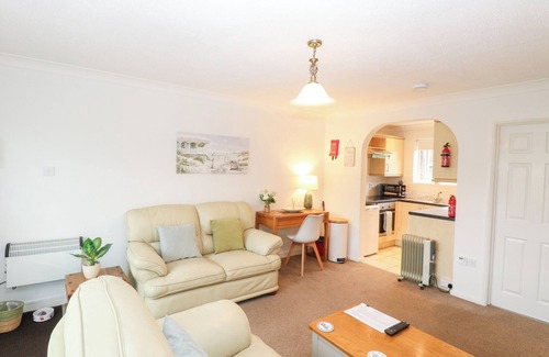 Hopton Cottage | 19 WATERSIDE PARK, pet friendly, country holiday cottage in Corton
