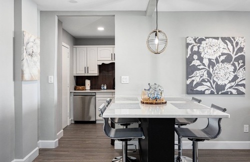 Downtown Atlanta Condo | 1909-High Flr-300 MB-1 Free Park-2 Bd King & Queen