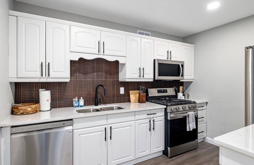 Downtown Atlanta Condo | 1909-High Flr-300 MB-1 Free Park-2 Bd King & Queen