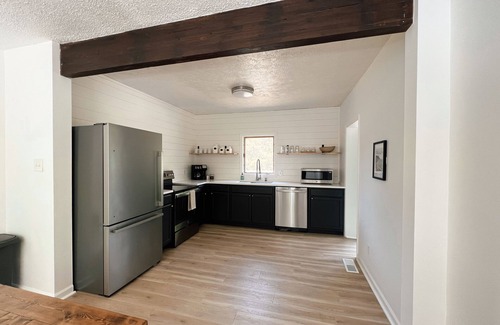 Traverse City Cottage | 1910 Farmhouse NEAR TOWN & WINERIES