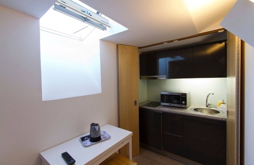 Paranhos House | 1930 City Lodge - Guest House for 4 to14 guests