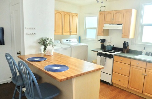 Mariposa Apartment | 1930’s Bungalow hidden in Mariposa’s Historic Downtown