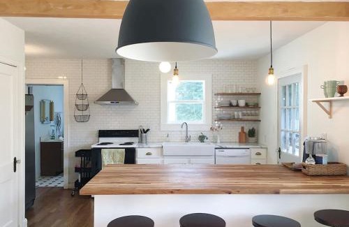 Knoxville House | 1940's Bungalow near Downtown & UT Campus