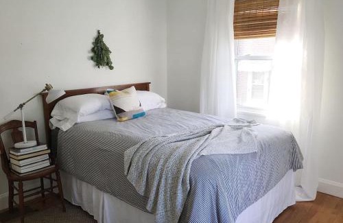 Knoxville House | 1940's Bungalow near Downtown & UT Campus