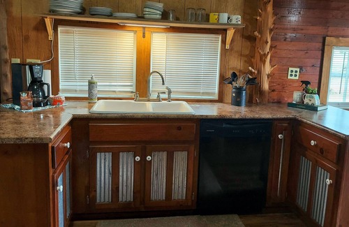 New Site Cottage | 1940's Farmhouse Cottage -Hot Tub! Wi-Fi! No Cleaning Fees!